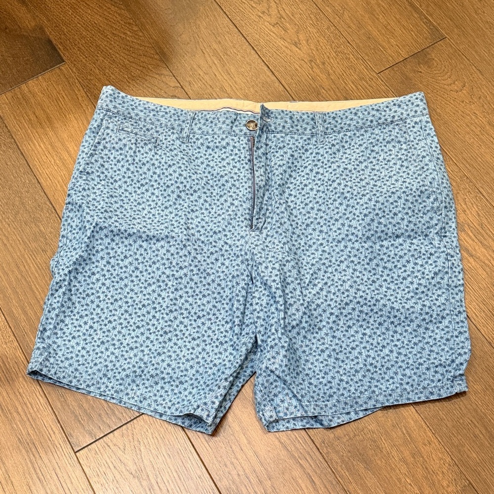 Johnnie-O Blue Palm Tree Patterned Shorts Size 35 C11-027